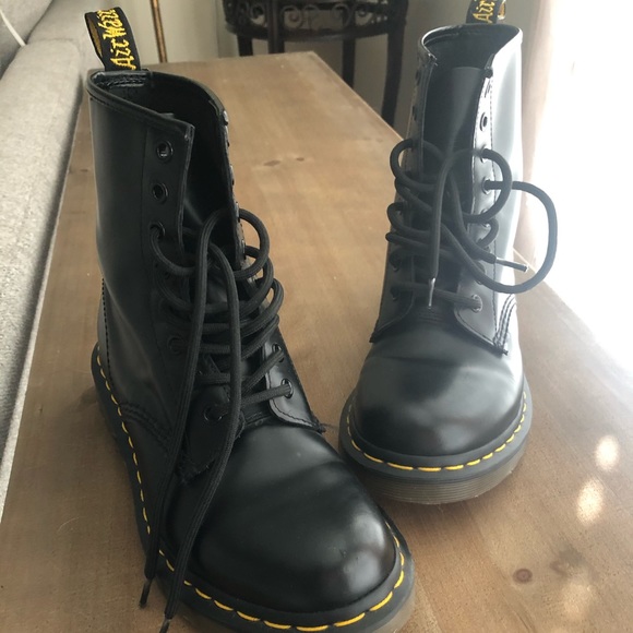 1460 smooth doc martens womens